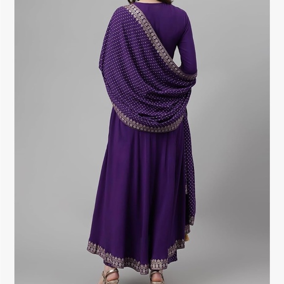 Elegant Purple Women's Kurta Set - Picture 2 of 4